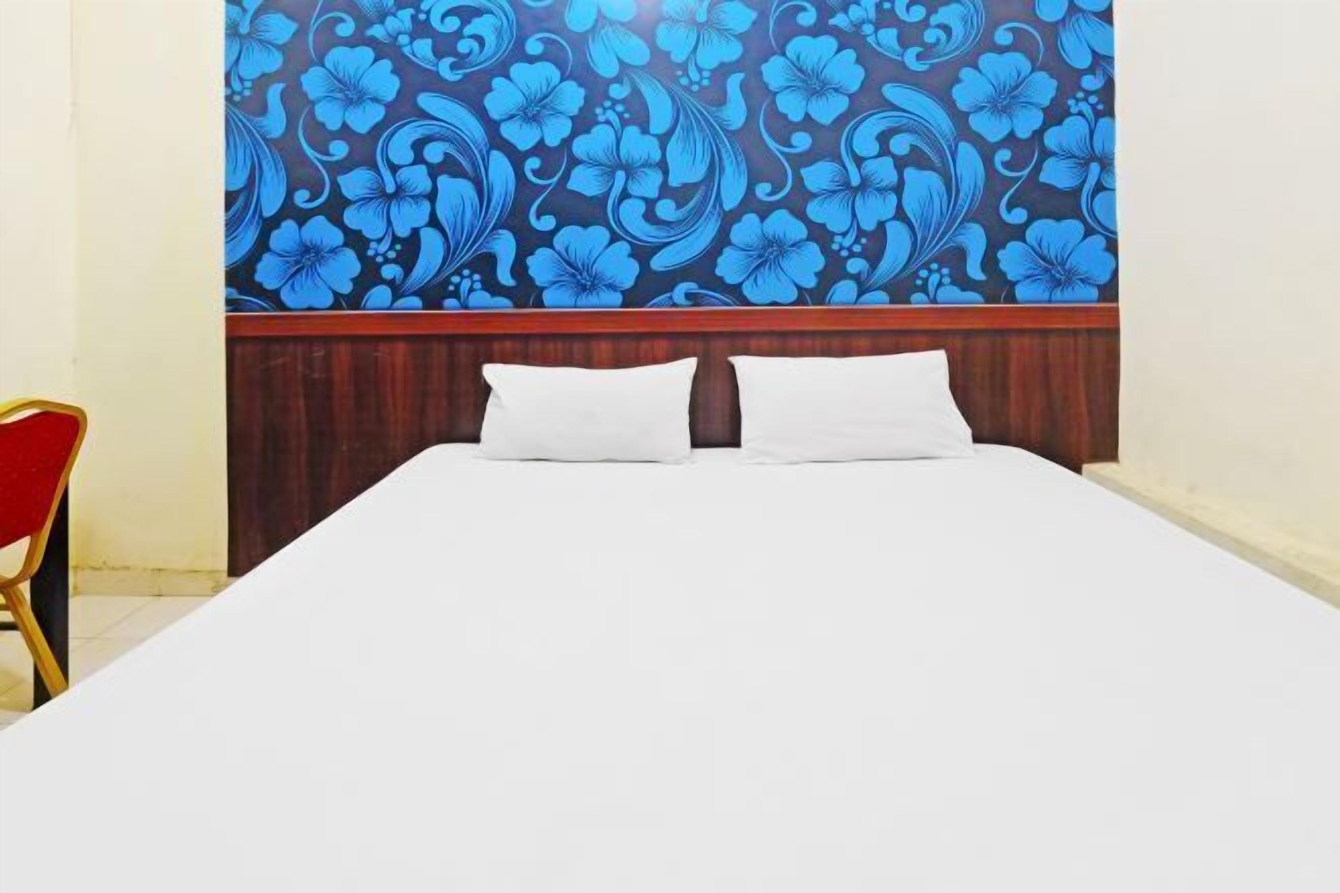 Desk, laptop workspace, free WiFi, bed sheets