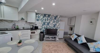 Cozy Sleep 5 Hudds Base -work/travel, Free Parking