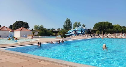 Apartment -2 bedrooms, ground floor Port Bourgenay village with swimming pool access