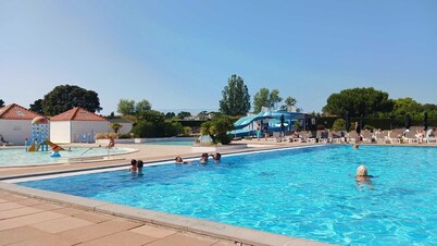 Apartment -2 bedrooms, ground floor Port Bourgenay village with swimming pool access