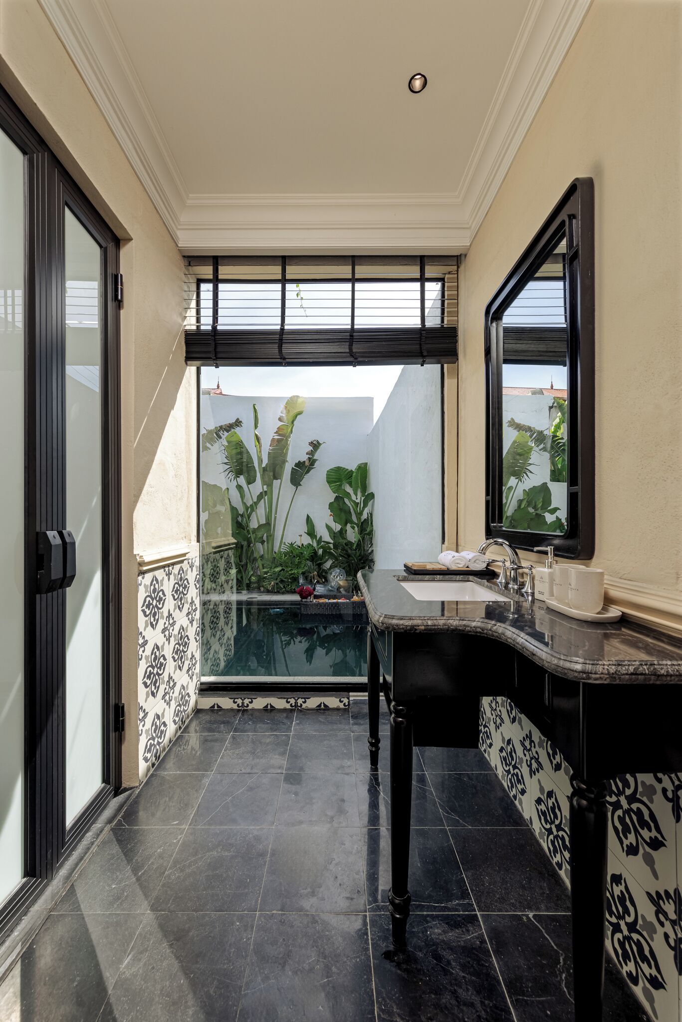 Habitación doble presidencial, 1 cama King size, alberca privada, vista a la montaña | Baño | Regadera tipo lluvia, amenidades de baño gratuitas, secadora de cabello 