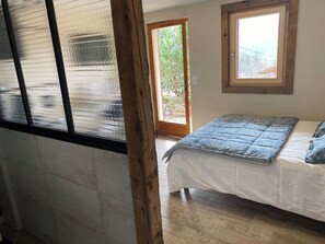 1 bedroom, free WiFi, bed sheets