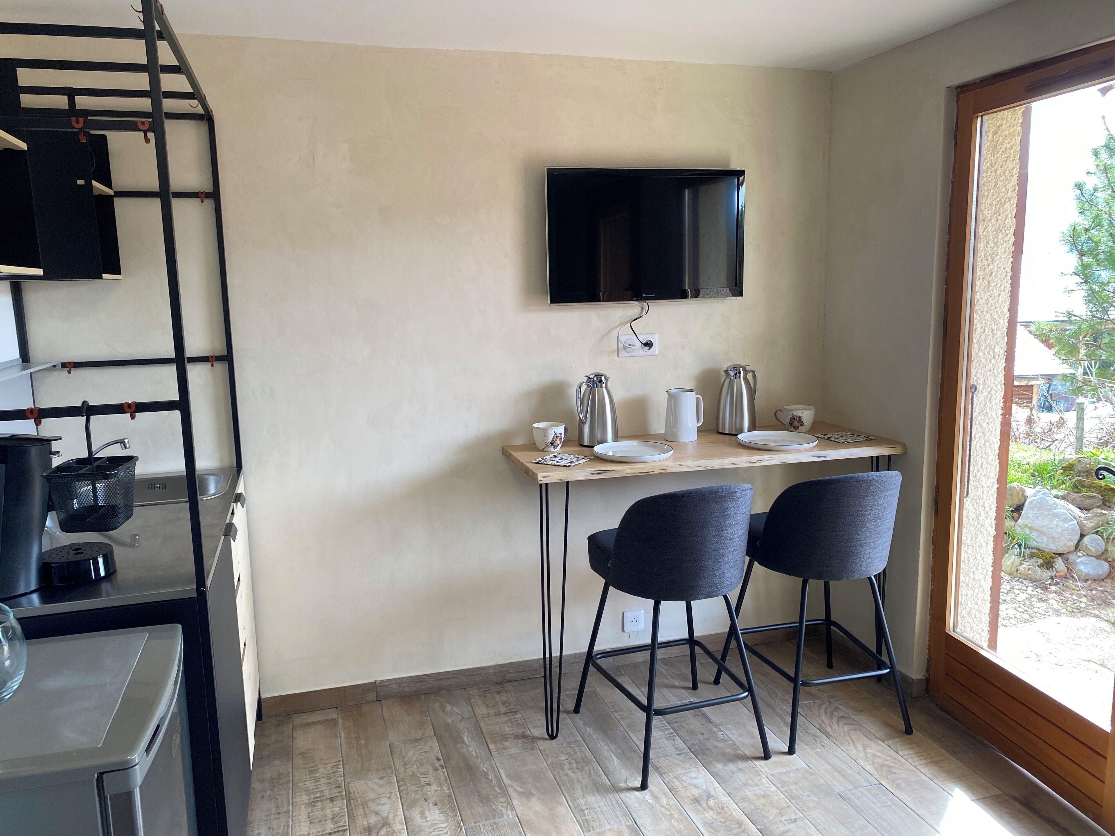 Réfrigérateur, micro-ondes, cafetière/bouilloire, bouilloire électrique