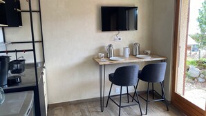 茶具/咖啡用具、冰箱、微波炉、电热水壶