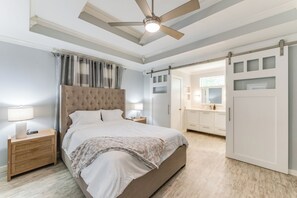 3 bedrooms, desk, iron/ironing board, free WiFi