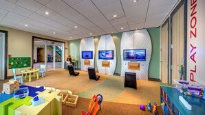 A children's play area with tables, chairs, and educational toys. - Spacious 8-bedroom apartment with WiFi, fitness room in wonderful Kissimmee (Kissimmee)