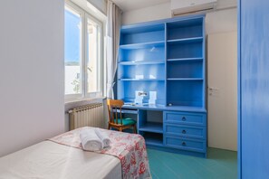 3 室のベッドルーム、アイロン / アイロン台、WiFi (無料)、ベッドシーツ