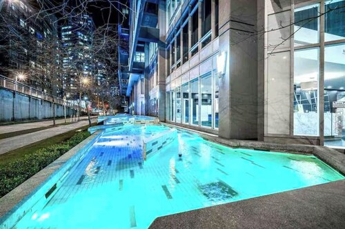 Beautiful Downtown Condo- A/C, Parking, Laundry, Great Location!