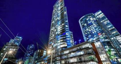 Luxury Downtown Condo with A/C, Laundry, Parking