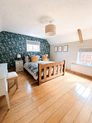 3 bedrooms, iron/ironing board, travel cot, free WiFi - The Old Ropery at Mill Cottage - Unwind where ropes once twined (Ollerton)