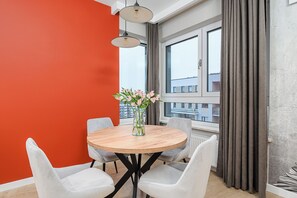 In-room dining - ShortStayPoland Śródziemnomorska B145 (Warsaw)