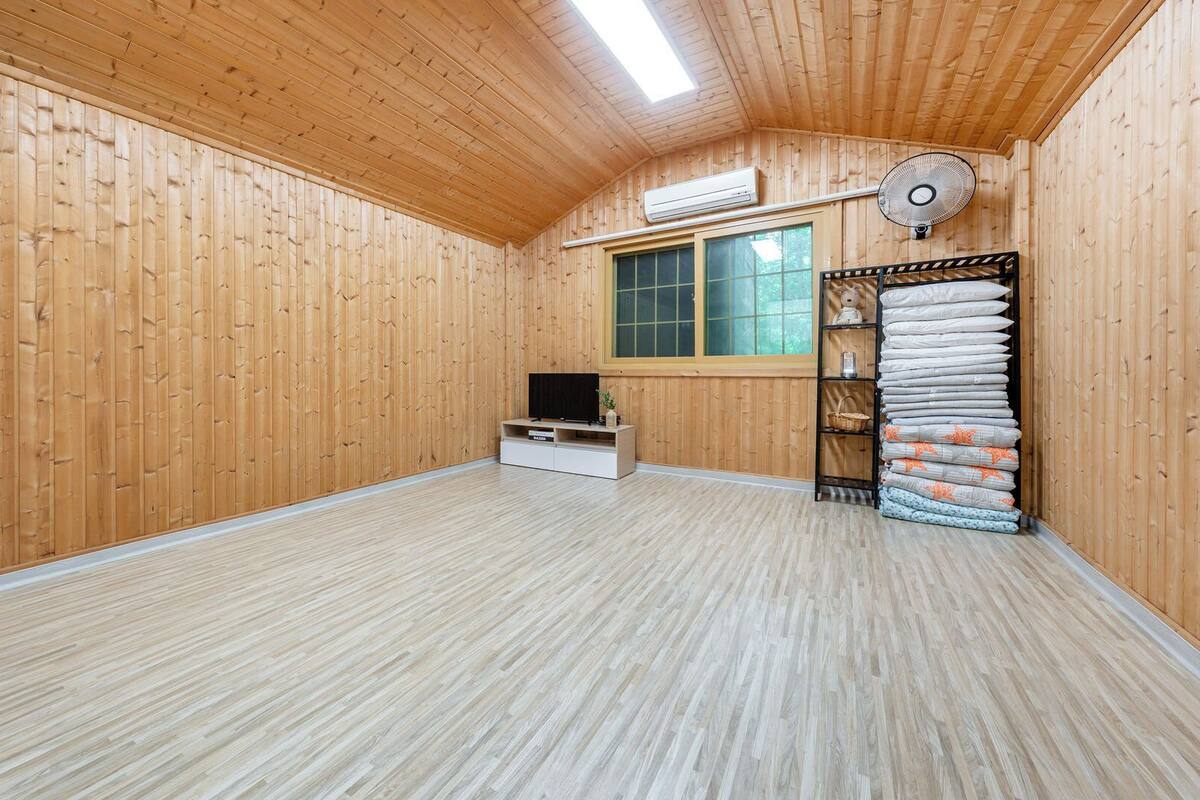 ห้องเบสิก, 1 ห้องนอน (Byeol 2 (Group Stay / Pet / BBQ)) | 1 ห้องนอน, Wi-Fi ฟรี