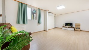 Basic Room, 1 Bedroom (Room 303 (Pet / BBQ))