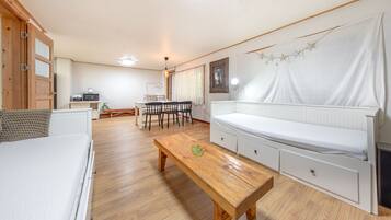 Basic Room, 1 Bedroom (Byeol 4 (Group Stay / Pet / BBQ))