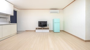 Basic Room, 1 Bedroom (Room 305 (Pet / BBQ)) | 1 bedroom, free WiFi