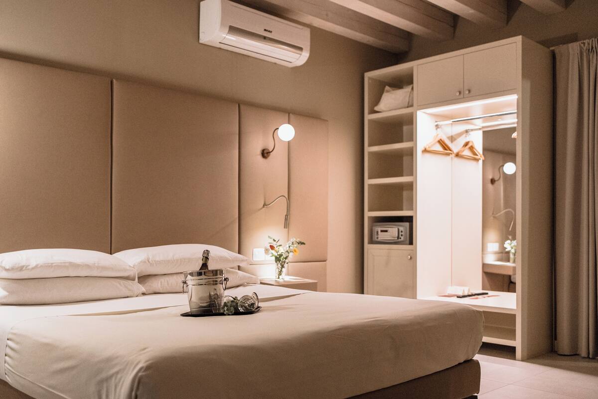 Suite Junior | Brankas, kedap suara, setrika/meja setrika, dan Wi-Fi gratis