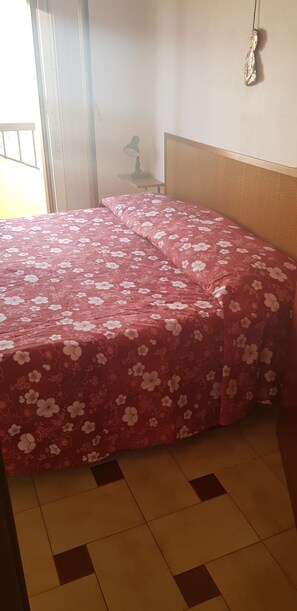 2 bedrooms, bed sheets