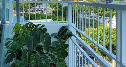 Corgi House - Steps from Dragon Bridge