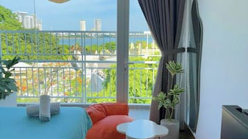 Estudio Deluxe, balcón, vista al río | Escritorio y wifi gratis