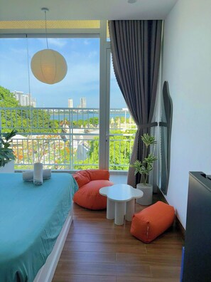 Deluxe Studio, Balcony, River View | Desk, free WiFi - Corgi House - Steps from Dragon Bridge (Da Nang)