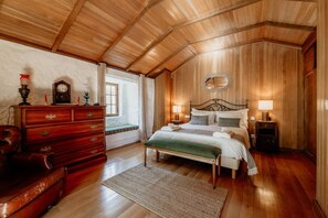 1 bedroom, travel cot, WiFi, bed sheets