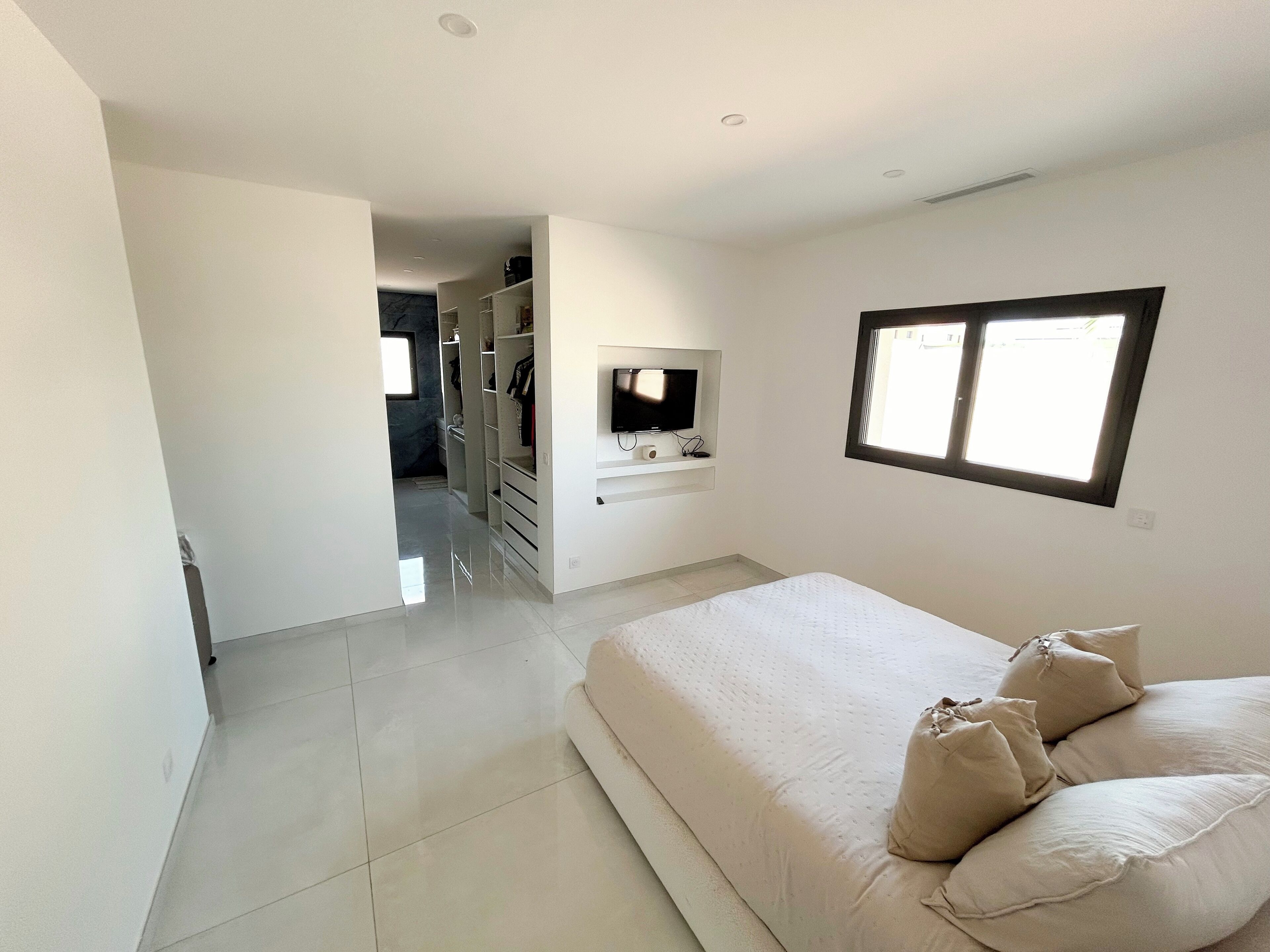 3 dormitorios, tabla de planchar con plancha, wifi y ropa de cama