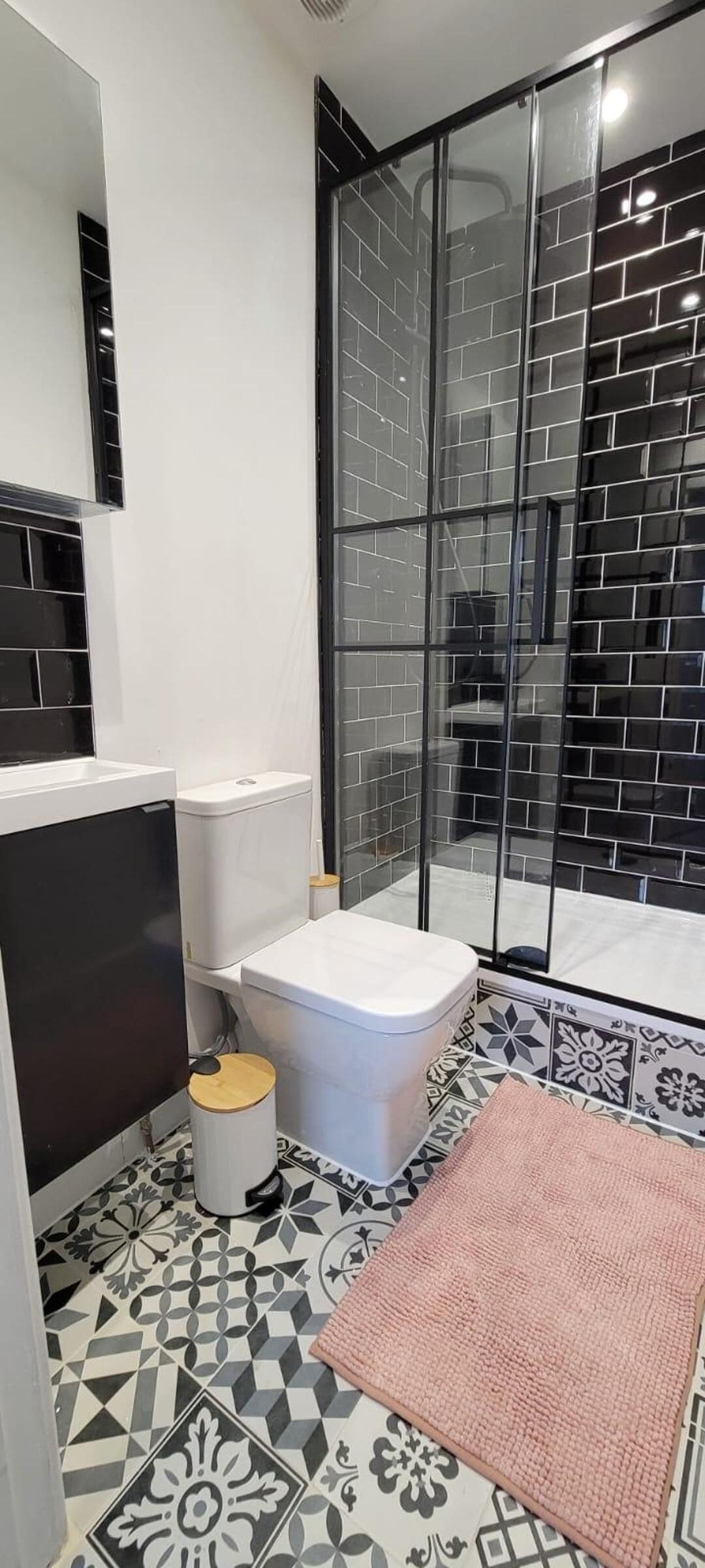 Maison | Salle de bain | Douche, serviettes fournies
