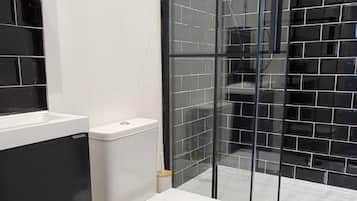 House | Bathroom | Shower, towels