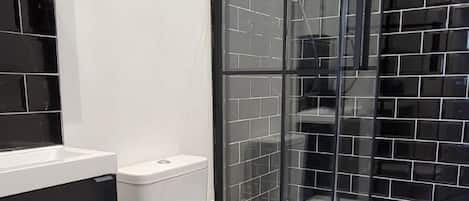 Maison | Salle de bain | Douche, serviettes fournies