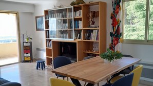 Unclassified image, 5 of 11, button - An exceptional view for this 3-room apartment with tennis court and swimming pool. (Grasse)