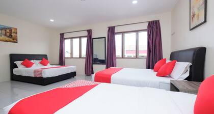 OYO 1104 Q Hotel