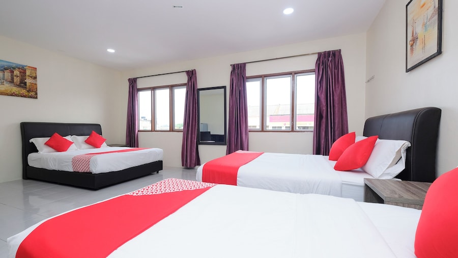 OYO 1104 Q Hotel