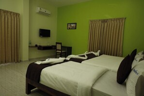 Soundproofing, free WiFi - Sree Sri Residency ECR (Chennai)