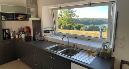 Maison caractĂšre vue exceptionnelle sur riviĂšre Odet, plein-pied