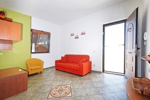 Family House, 2 Bedrooms, 2 Bathrooms (Casa Plaja) | Living area - Casa Plaja (Scicli)