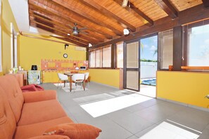 Family House, 2 Bedrooms, 2 Bathrooms (Casa Plaja) | Living area - Casa Plaja (Scicli)