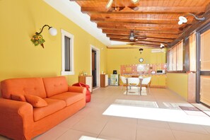 Family House, Multiple Bedrooms, 2 Bathrooms (Casa Plaja) | Living area - Casa Plaja (Scicli)