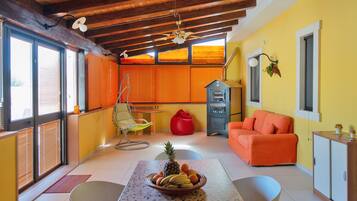 Rumah Keluarga, 2 kamar tidur, 2 kamar mandi (Casa Plaja) | Ruang makan