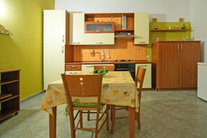 家庭獨棟房屋, 多間臥室, 2 間浴室 (Casa Plaja) | 私人廚房 | 電冰箱、微波爐、烤箱、爐台