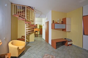 Family House, 2 Bedrooms, 2 Bathrooms (Casa Plaja) | Living area - Casa Plaja (Scicli)