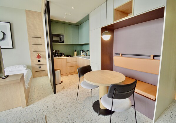 Studio | 1 bedroom - Burj View Studio at Upside Living - Business Travel Ready (Dubai)