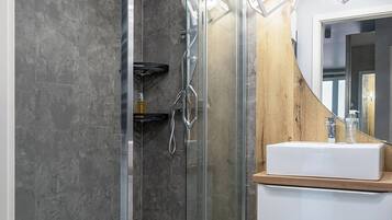 Departamento, balcón, vista a la ciudad | Baño