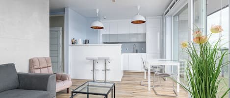 Apartment, Balcony, City View | Living room