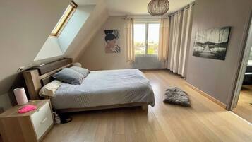 5 chambres, fer et planche Ă repasser, Wi-Fi, draps fournis