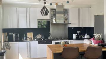 Micro-ondes, four, plaque de cuisson, lave-vaisselle