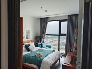 2 bedrooms, WiFi - The Beverly 1 - 2 bedrooms by AQHomes - Vinhomes Grand Park (Ho Chi Minh City)