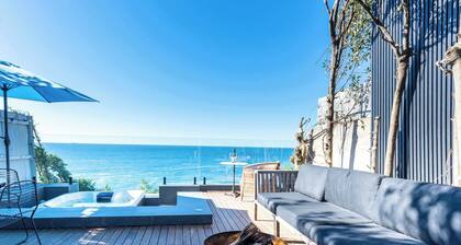 The Bondi Clifftop Prime Waterfront with Jacuzzi and Parking