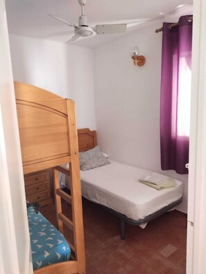 3 bedrooms, iron/ironing board, bed sheets