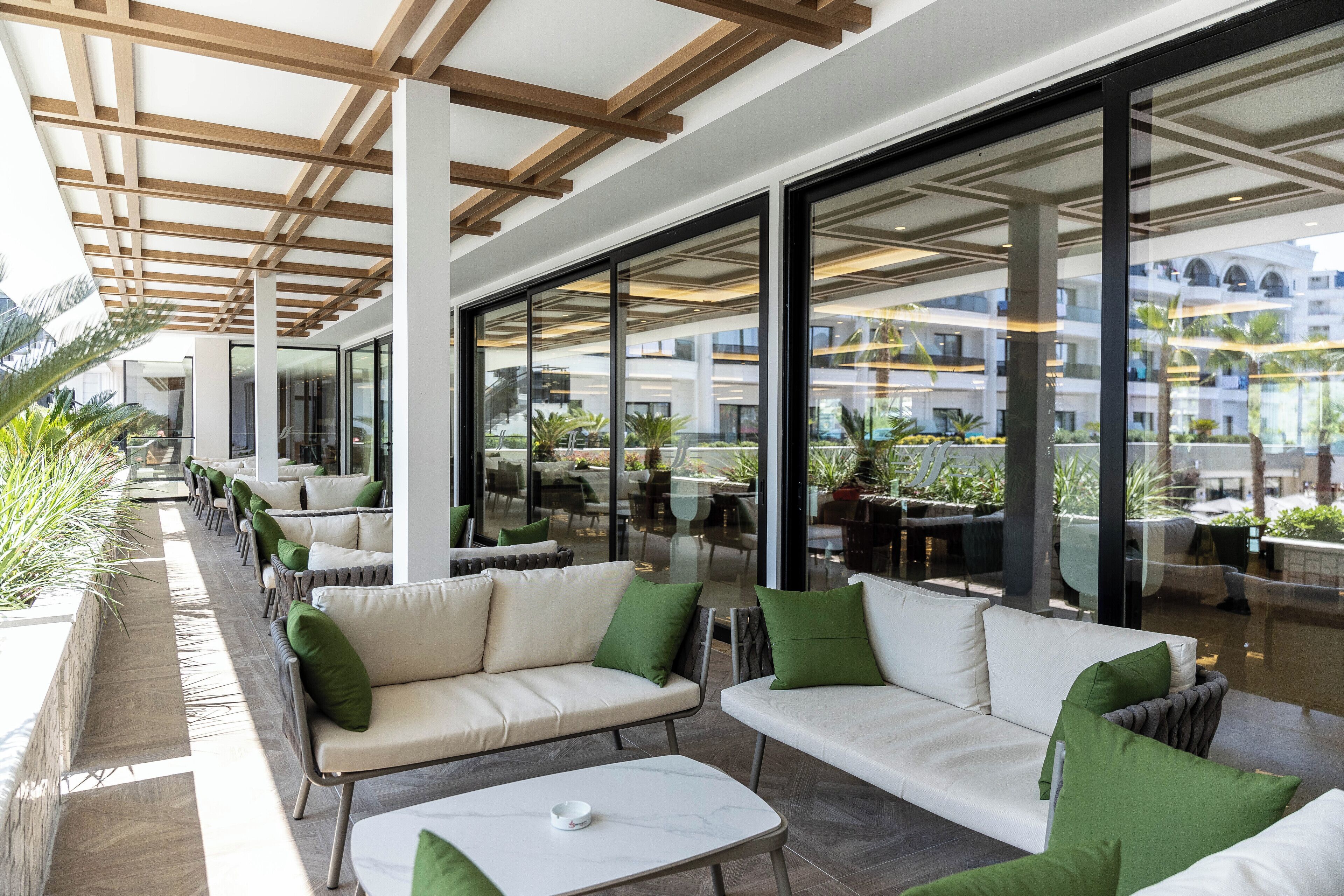 3 Bars/Lounges, 3 Strandbars, Poolbar