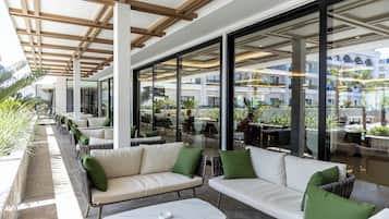 3 Bars/Lounges, 3 Strandbars, Poolbar